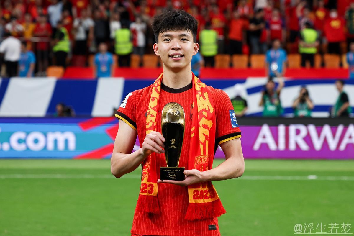 王钰栋:获最佳新人是运气好。留洋?保密! 王钰栋:获最佳新人是运气好。留洋?保密!